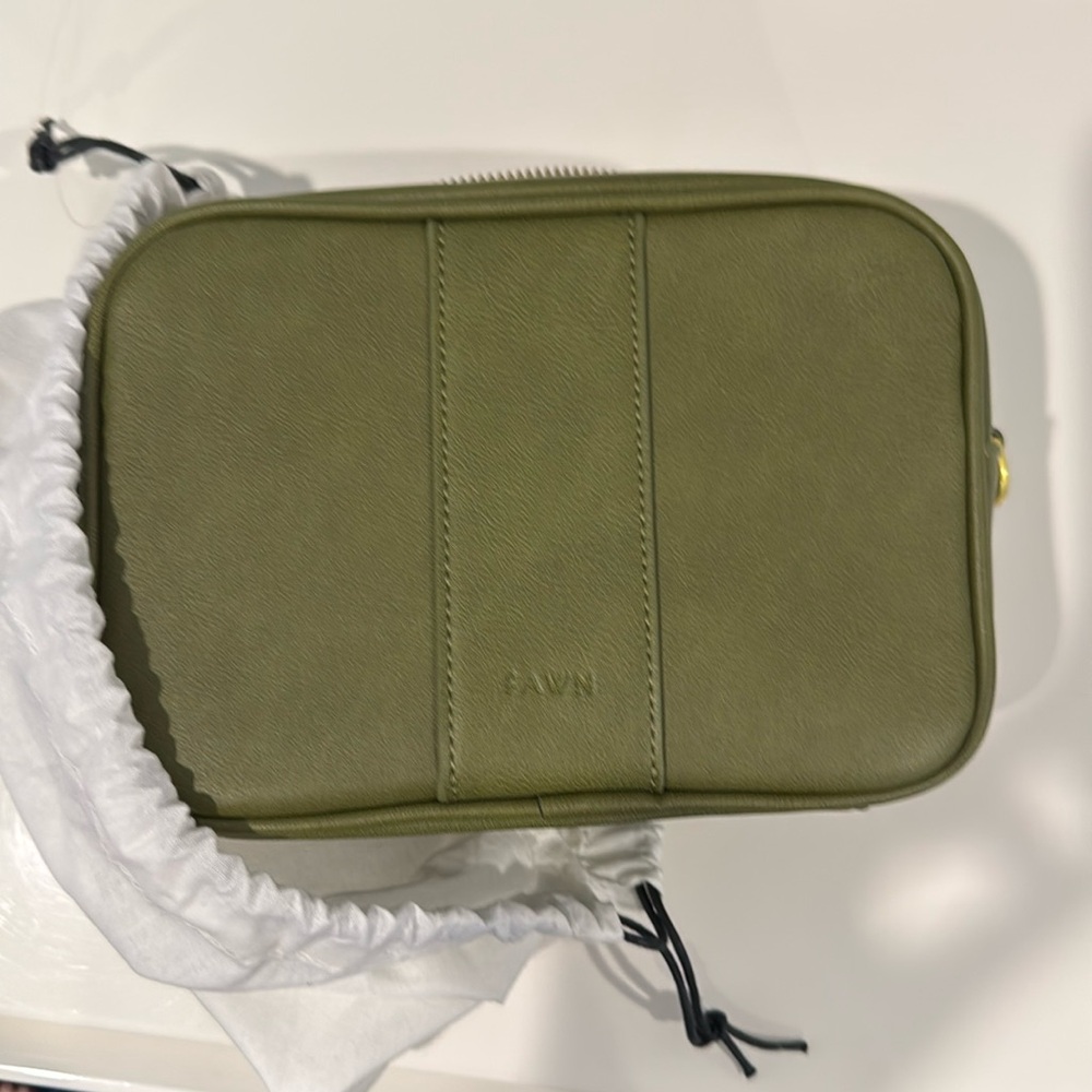NWT Fawn Vegan Camera Bag Moss